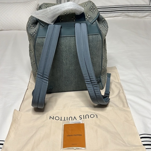 Louis Vuitton Denim Men's Backpack - Medium Condition: New
Color: Denim Blue - Picture 4 of 8